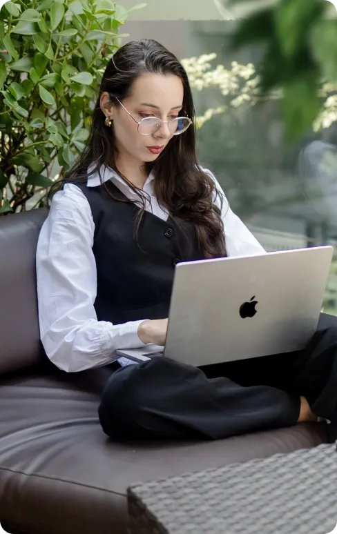 Karine Sackt, designer e estrategista de landing pages